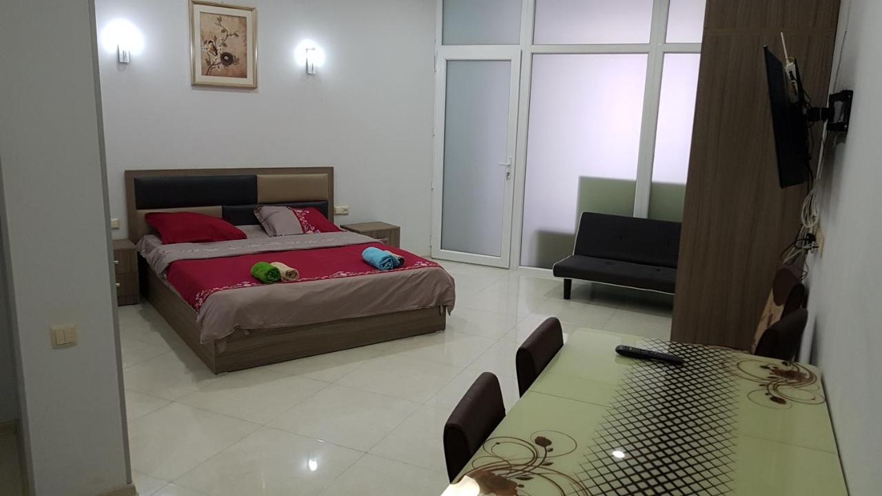 Apartment In Front Of Mcdonald'S 바투미 외부 사진